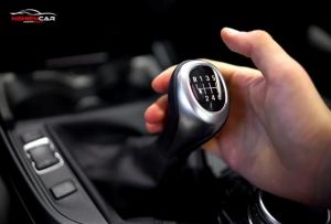 nen-mua-xe-so-san-hay-tu-dong