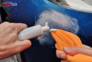 xoa-vet-xuoc-xe-o-to-bang-kem-danh-rang